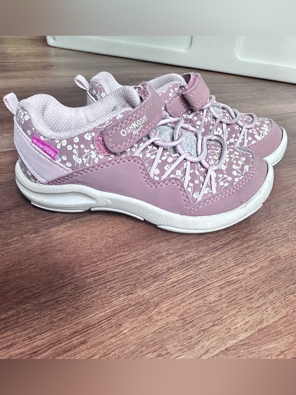 Toddler Size 8 OshKosh B’gosh EveryPlay sneakers